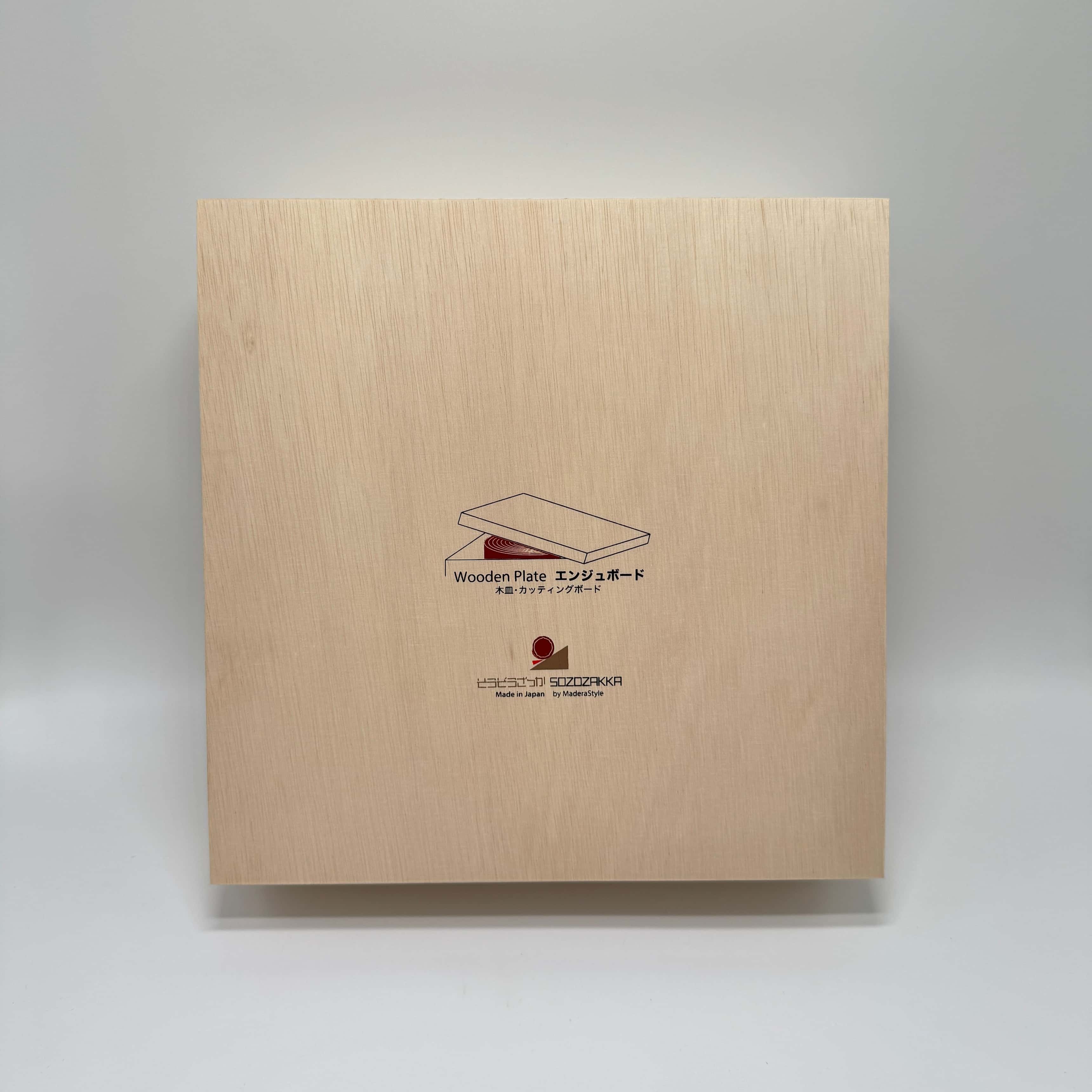 収納にも美しさを、特製の木箱入りで、使わないときも飾って楽しめる